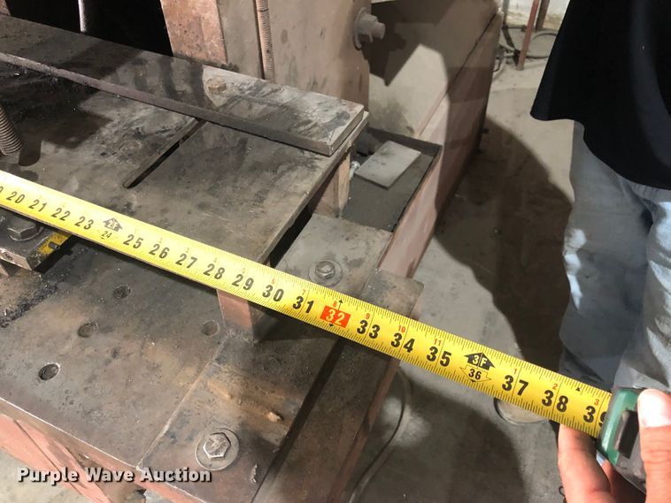 image for item DN2047 MW 86  ironworker machine