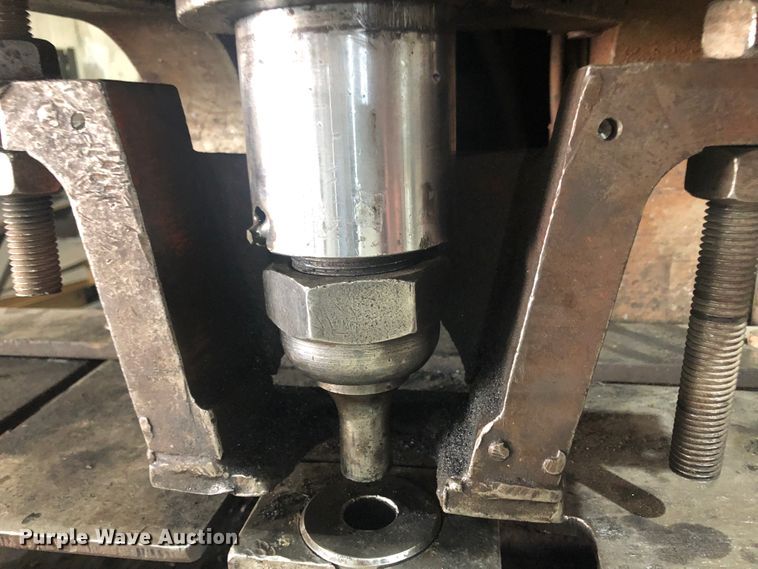 image for item DN2047 MW 86  ironworker machine