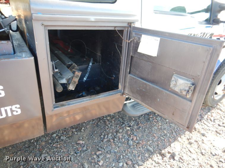 image for item DN5267 2000 Ford F450 Super Duty XL  tow truck