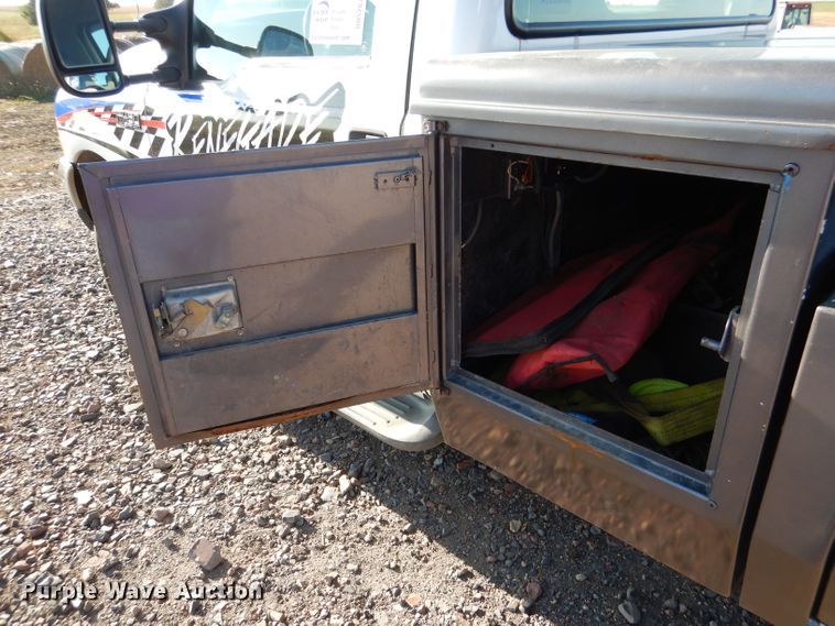 image for item DN5267 2000 Ford F450 Super Duty XL  tow truck