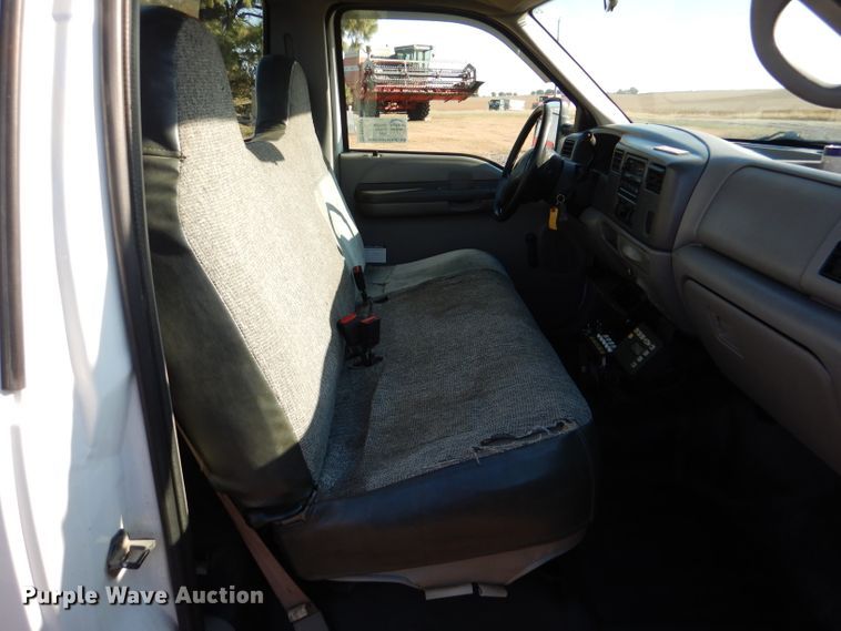 image for item DN5267 2000 Ford F450 Super Duty XL  tow truck