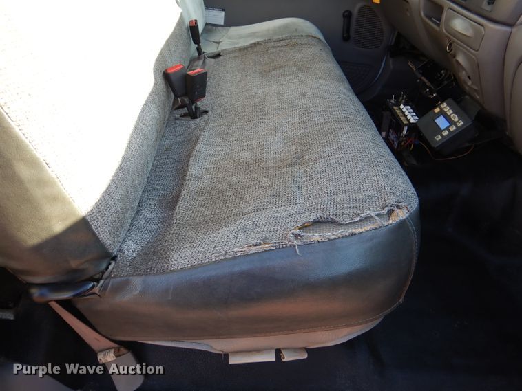 image for item DN5267 2000 Ford F450 Super Duty XL  tow truck