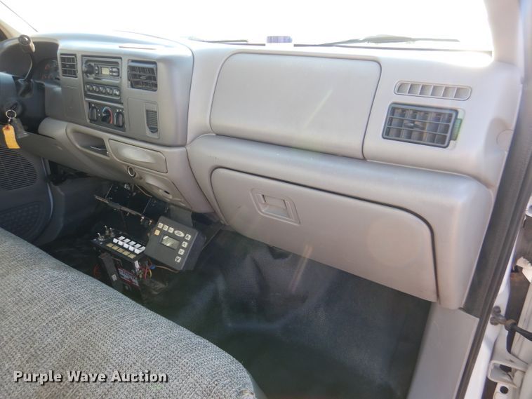 image for item DN5267 2000 Ford F450 Super Duty XL  tow truck