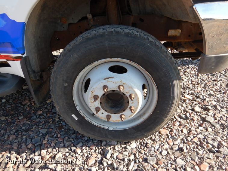 image for item DN5267 2000 Ford F450 Super Duty XL  tow truck