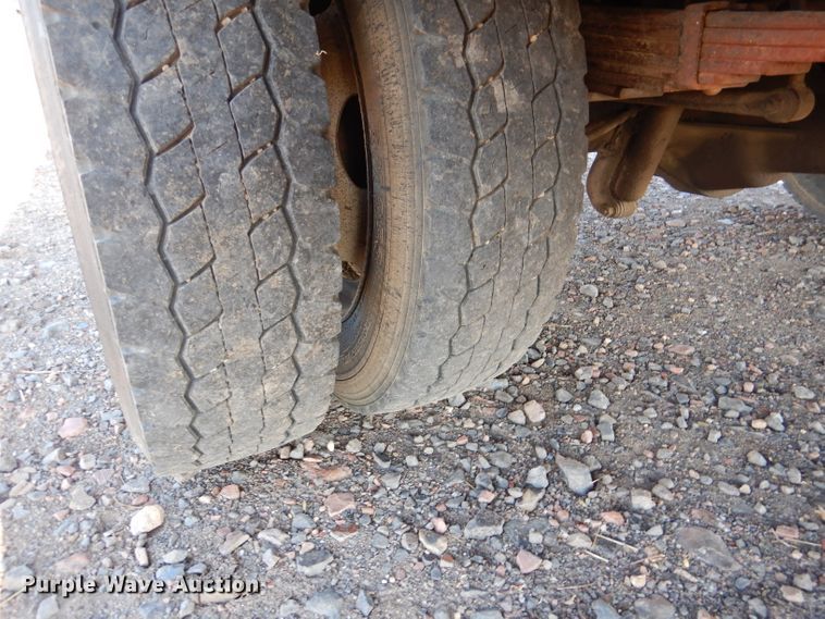 image for item DN5267 2000 Ford F450 Super Duty XL  tow truck