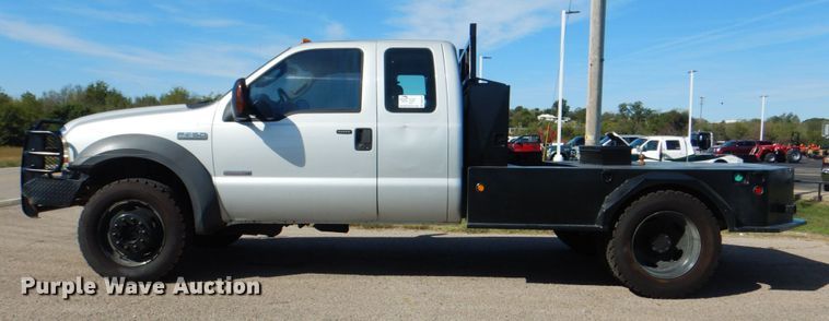image for item DN6510 2005 Ford F450 Super Duty XLT  SuperCab flatbed truck