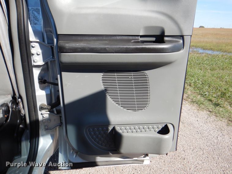 image for item DN6510 2005 Ford F450 Super Duty XLT  SuperCab flatbed truck