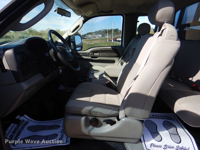 image for item DN6510 2005 Ford F450 Super Duty XLT  SuperCab flatbed truck