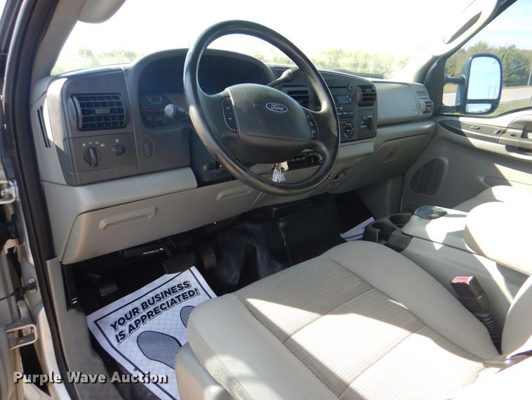 image for item DN6510 2005 Ford F450 Super Duty XLT  SuperCab flatbed truck