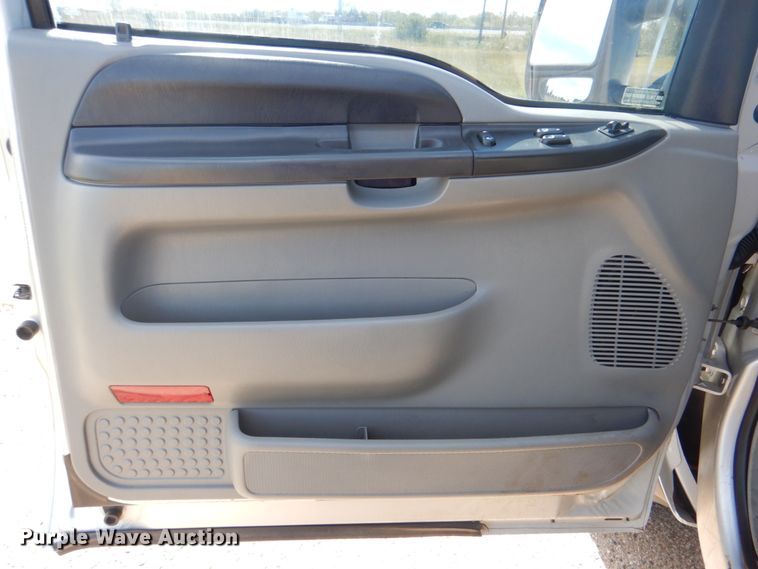 image for item DN6510 2005 Ford F450 Super Duty XLT  SuperCab flatbed truck