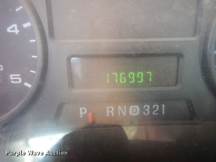 image for item DN6510 2005 Ford F450 Super Duty XLT  SuperCab flatbed truck