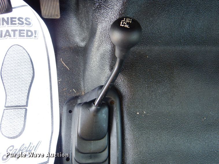 image for item DN6510 2005 Ford F450 Super Duty XLT  SuperCab flatbed truck