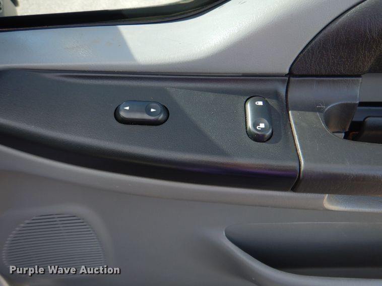 image for item DN6510 2005 Ford F450 Super Duty XLT  SuperCab flatbed truck