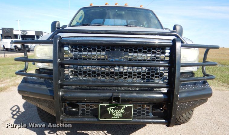 image for item DN6510 2005 Ford F450 Super Duty XLT  SuperCab flatbed truck