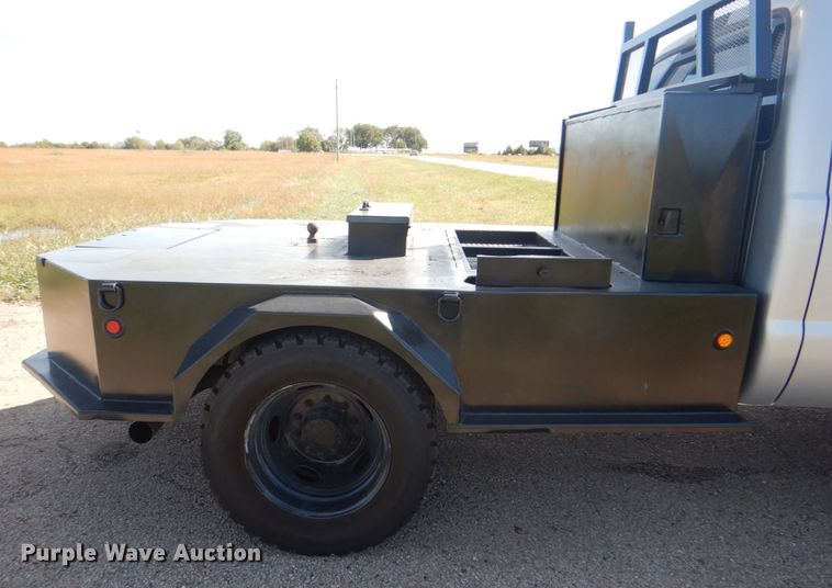 image for item DN6510 2005 Ford F450 Super Duty XLT  SuperCab flatbed truck