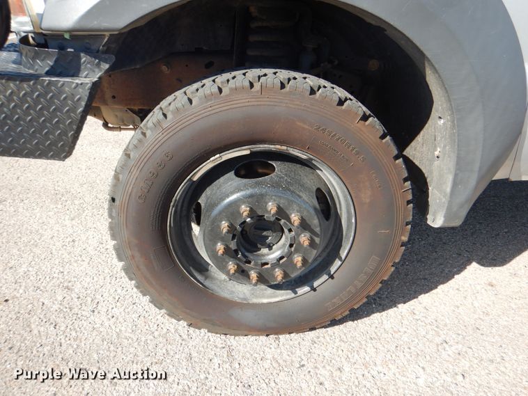 image for item DN6510 2005 Ford F450 Super Duty XLT  SuperCab flatbed truck