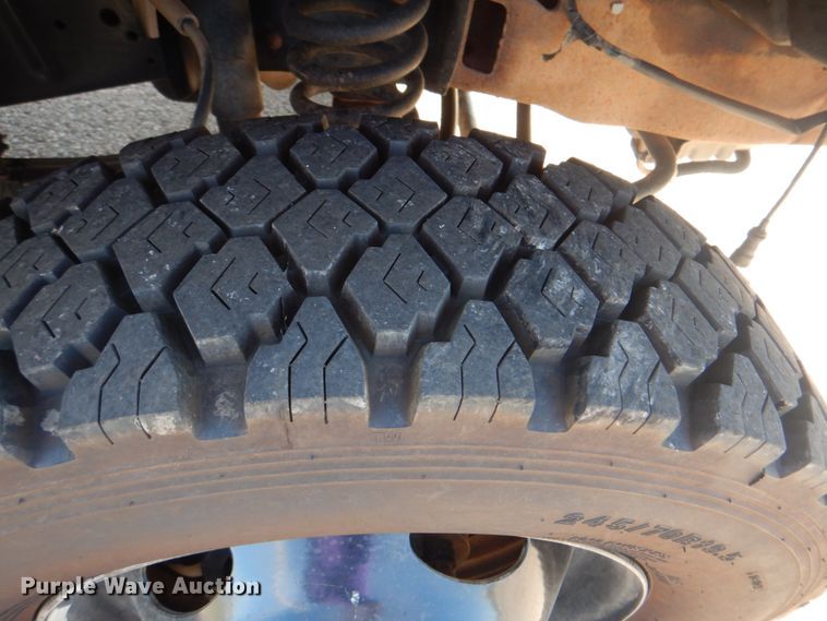 image for item DN6510 2005 Ford F450 Super Duty XLT  SuperCab flatbed truck