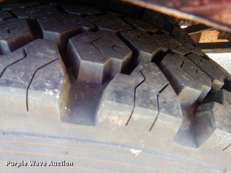 image for item DN6510 2005 Ford F450 Super Duty XLT  SuperCab flatbed truck