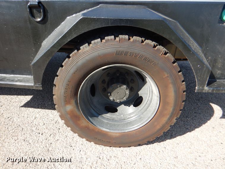 image for item DN6510 2005 Ford F450 Super Duty XLT  SuperCab flatbed truck