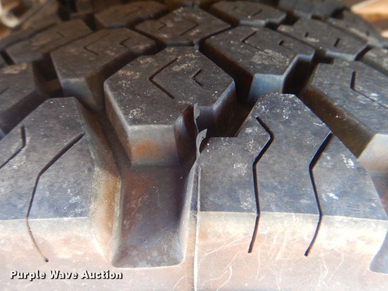 image for item DN6510 2005 Ford F450 Super Duty XLT  SuperCab flatbed truck