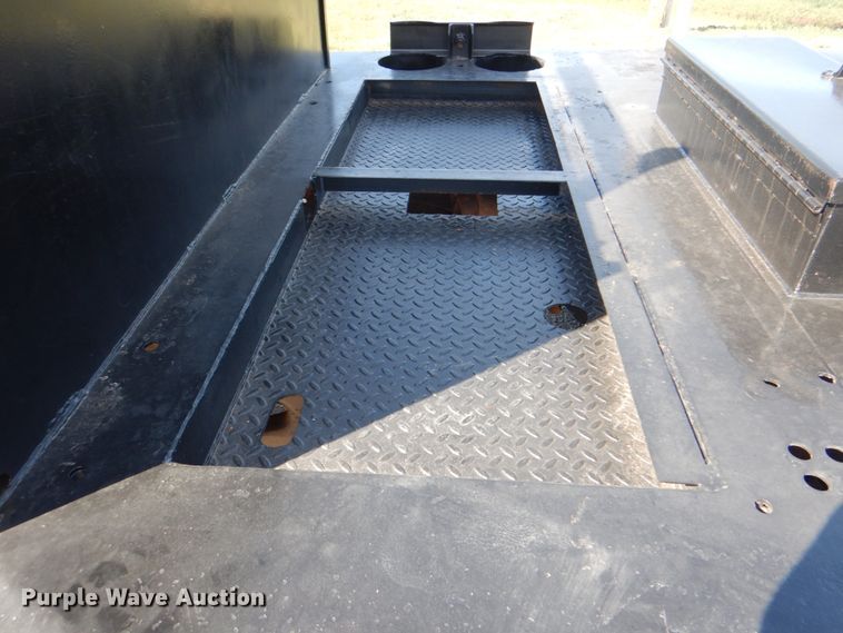 image for item DN6510 2005 Ford F450 Super Duty XLT  SuperCab flatbed truck