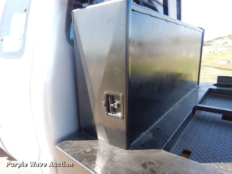image for item DN6510 2005 Ford F450 Super Duty XLT  SuperCab flatbed truck