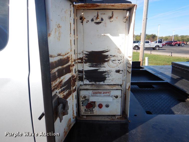 image for item DN6510 2005 Ford F450 Super Duty XLT  SuperCab flatbed truck