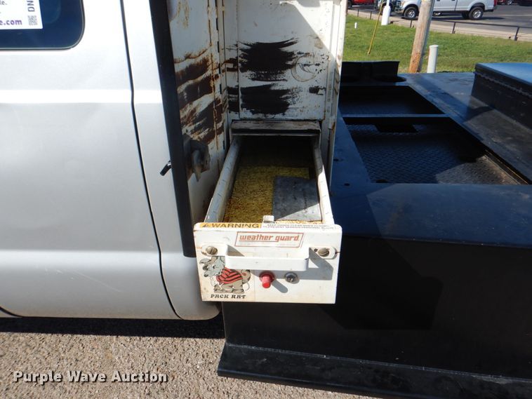 image for item DN6510 2005 Ford F450 Super Duty XLT  SuperCab flatbed truck