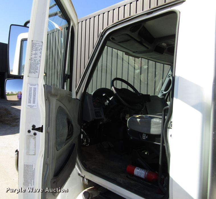 image for item EV9367 2007 International 4200  box truck