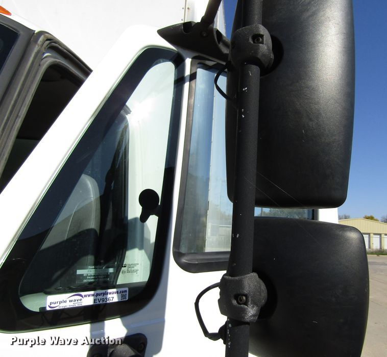 image for item EV9367 2007 International 4200  box truck