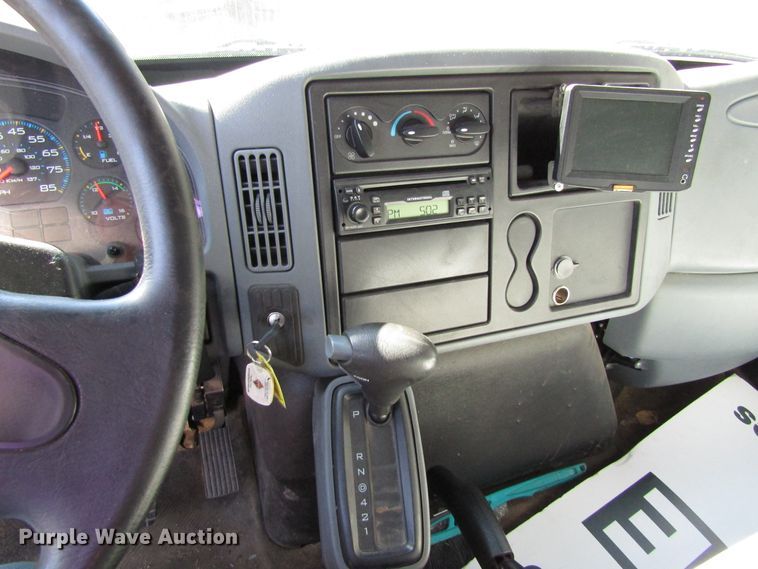 image for item EV9367 2007 International 4200  box truck