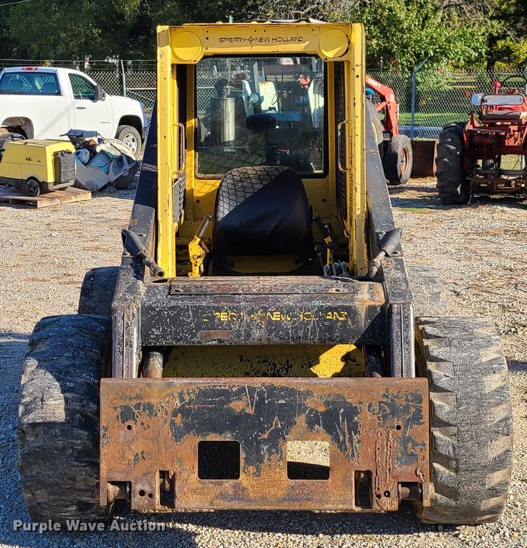 image for item GO9448 1985 New Holland L785  skid steer loader