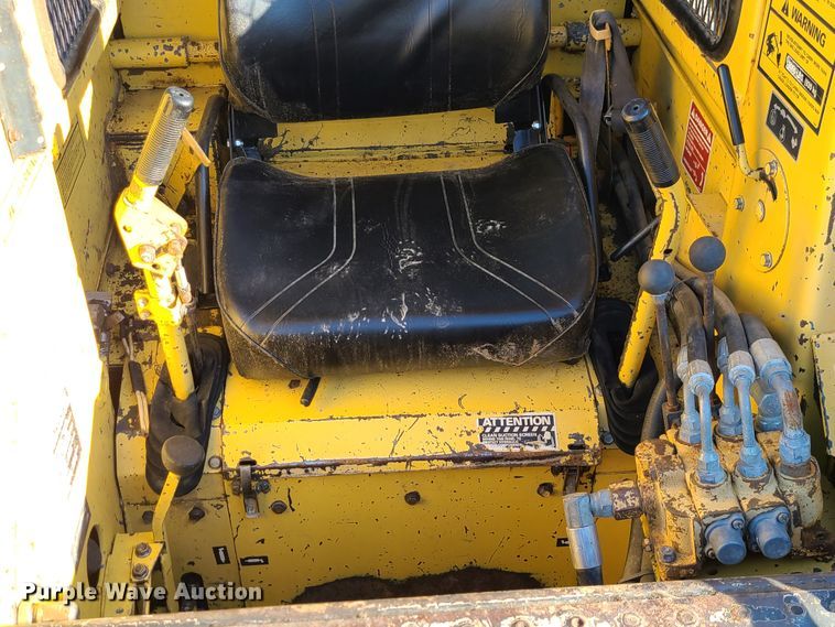 image for item GO9448 1985 New Holland L785  skid steer loader