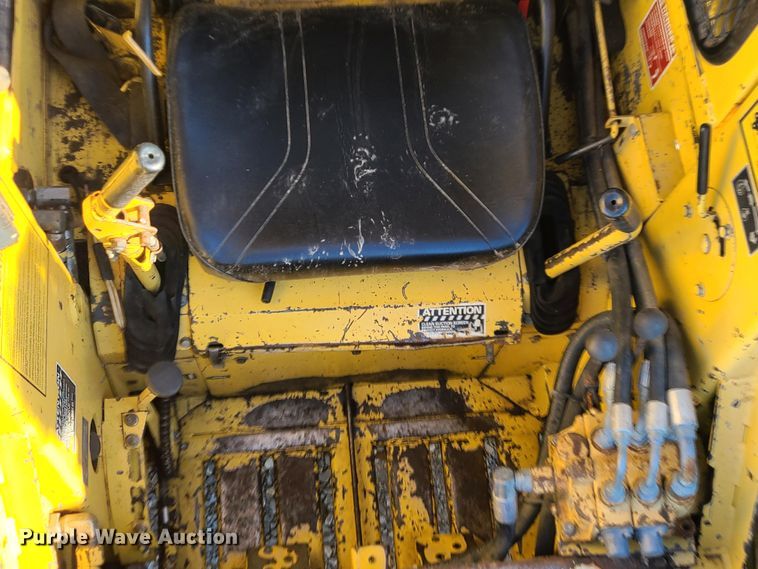 image for item GO9448 1985 New Holland L785  skid steer loader