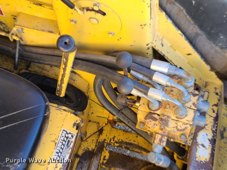 image for item GO9448 1985 New Holland L785  skid steer loader