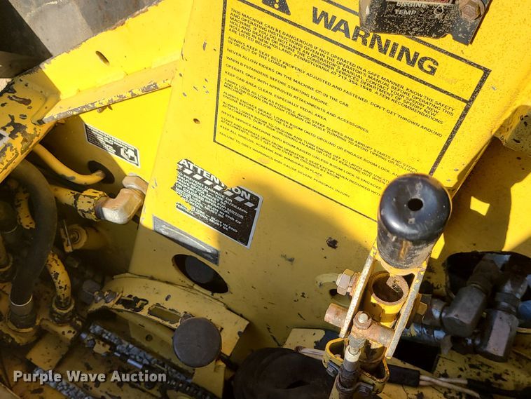 image for item GO9448 1985 New Holland L785  skid steer loader