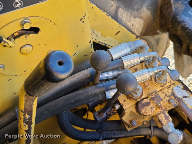 image for item GO9448 1985 New Holland L785  skid steer loader