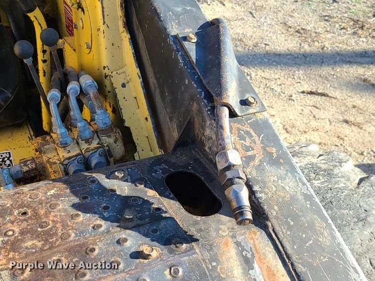 image for item GO9448 1985 New Holland L785  skid steer loader