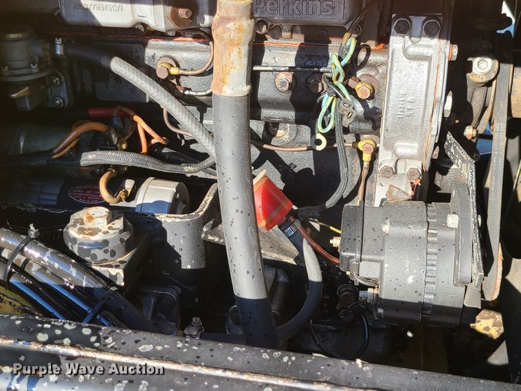 image for item GO9448 1985 New Holland L785  skid steer loader