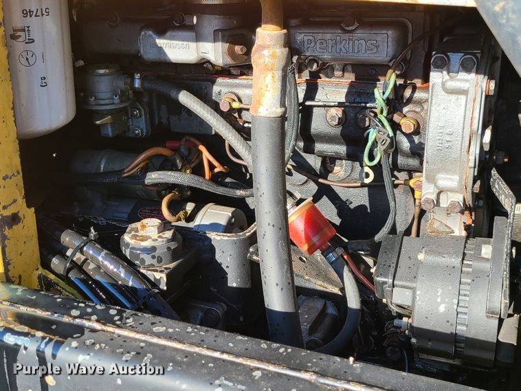 image for item GO9448 1985 New Holland L785  skid steer loader