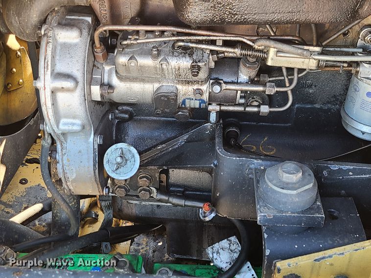 image for item GO9448 1985 New Holland L785  skid steer loader