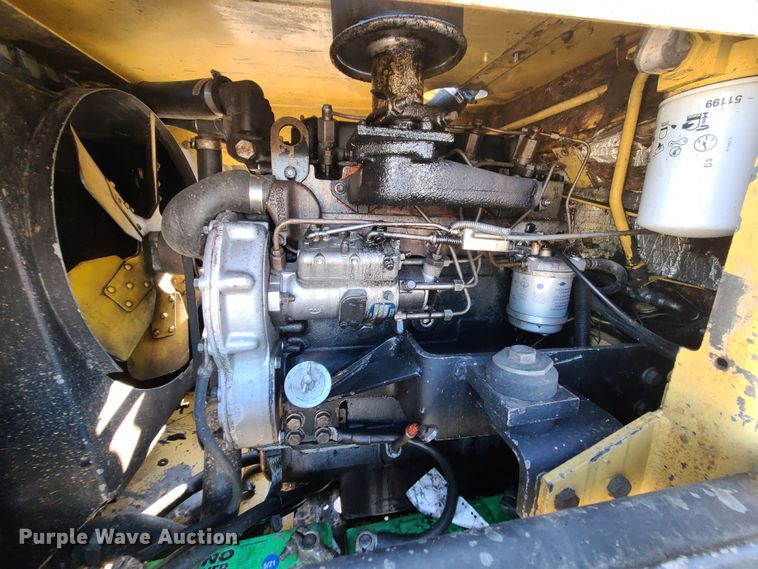 image for item GO9448 1985 New Holland L785  skid steer loader