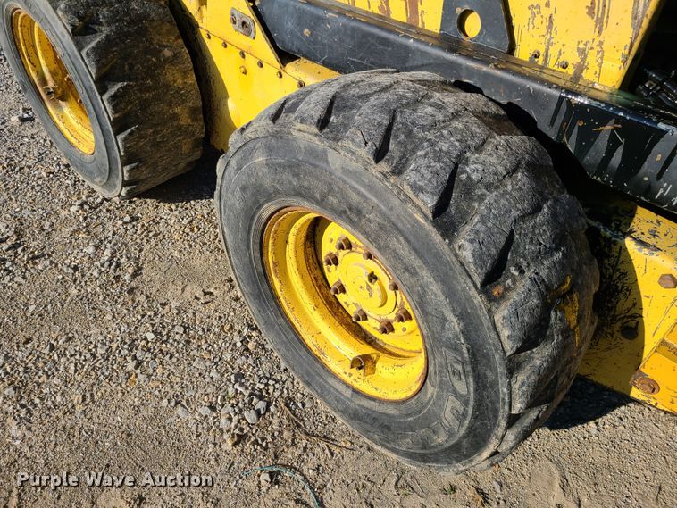 image for item GO9448 1985 New Holland L785  skid steer loader