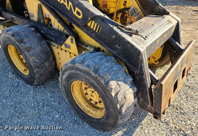 image for item GO9448 1985 New Holland L785  skid steer loader