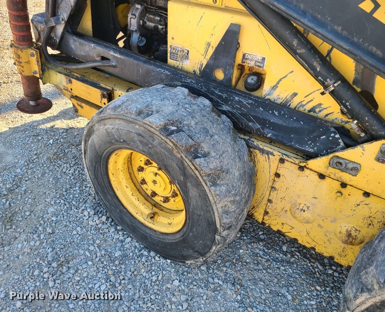 image for item GO9448 1985 New Holland L785  skid steer loader