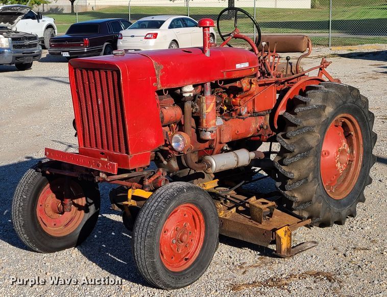 image for item GO9449 Farmall  tractor