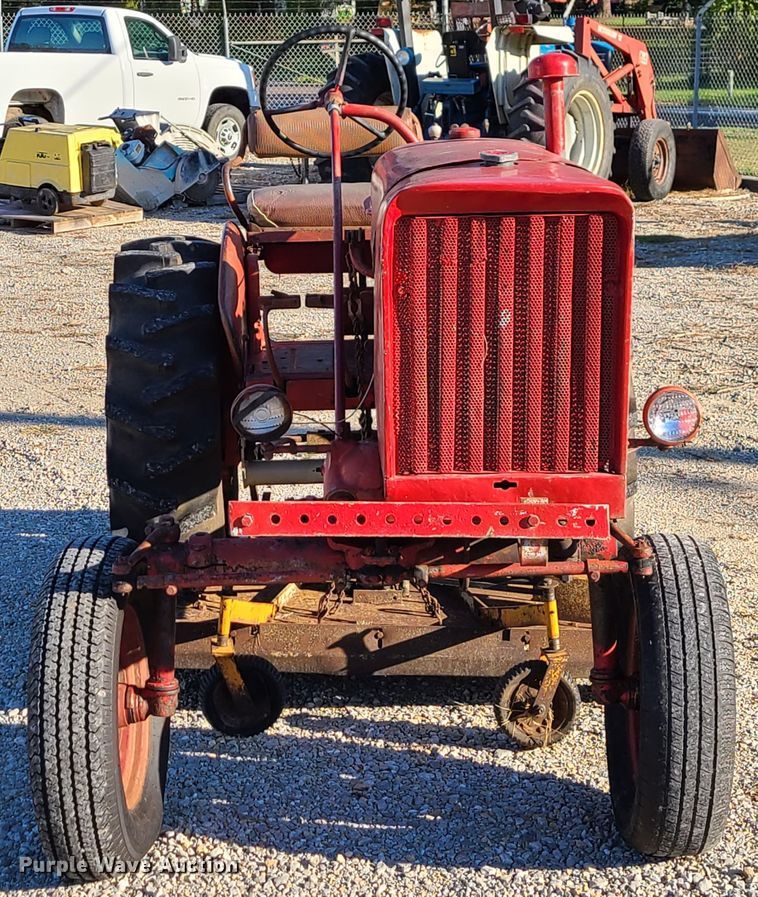 image for item GO9449 Farmall  tractor