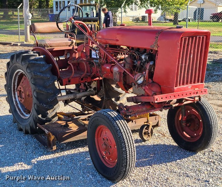 image for item GO9449 Farmall  tractor