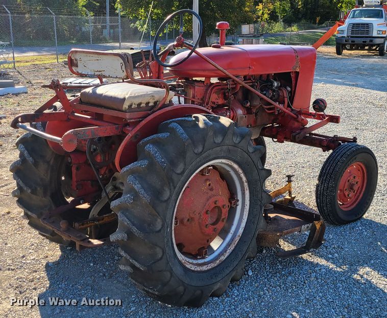 image for item GO9449 Farmall  tractor
