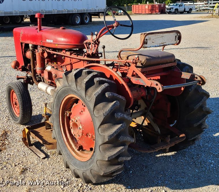 image for item GO9449 Farmall  tractor